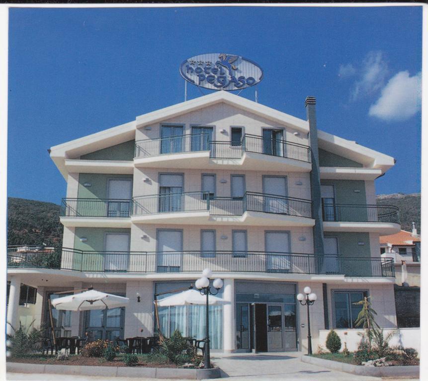 Hotel Pegaso 圣乔瓦尼·罗通多 外观 照片